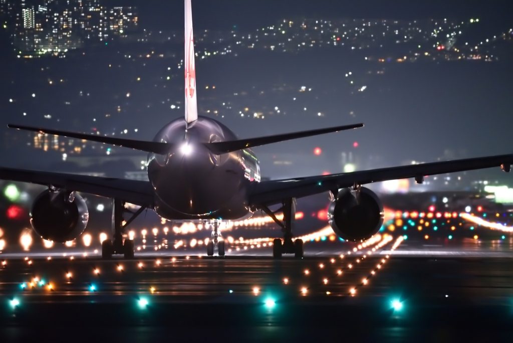 滑走路の飛行機